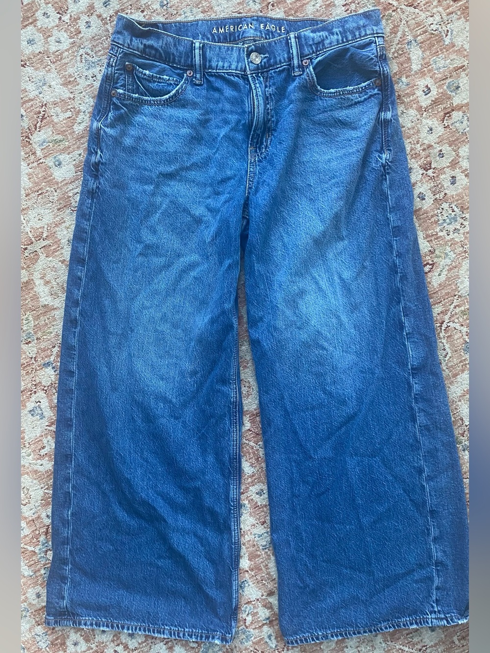 New! Worn once ! Strigid American Eagle jeans size 4 short